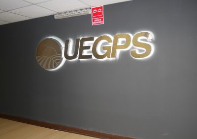 ACERO RETROILUMINADO UEGPS